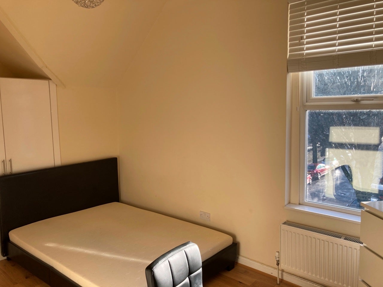Room Claude Place in Cardiff