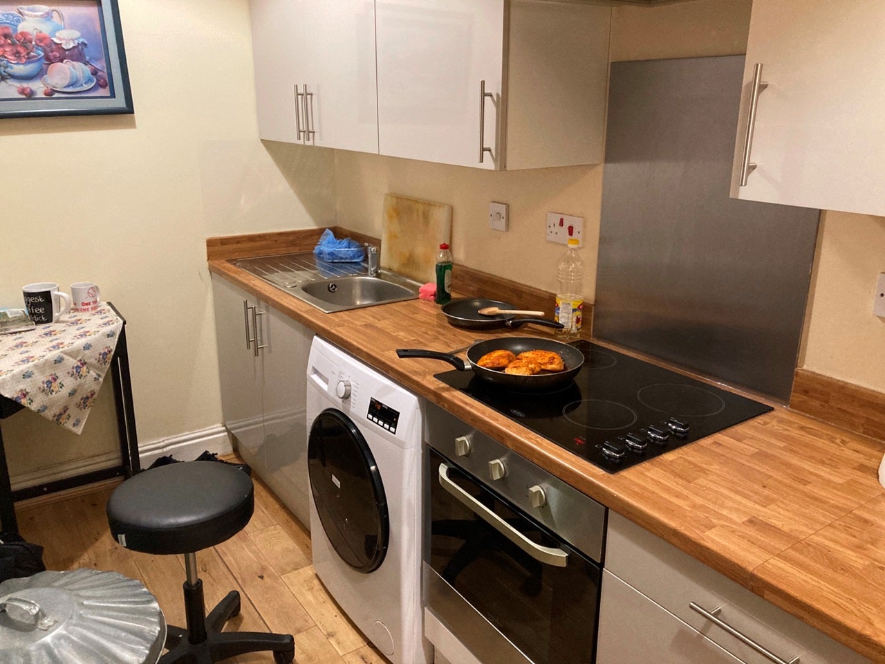 Room Claude Place in Cardiff
