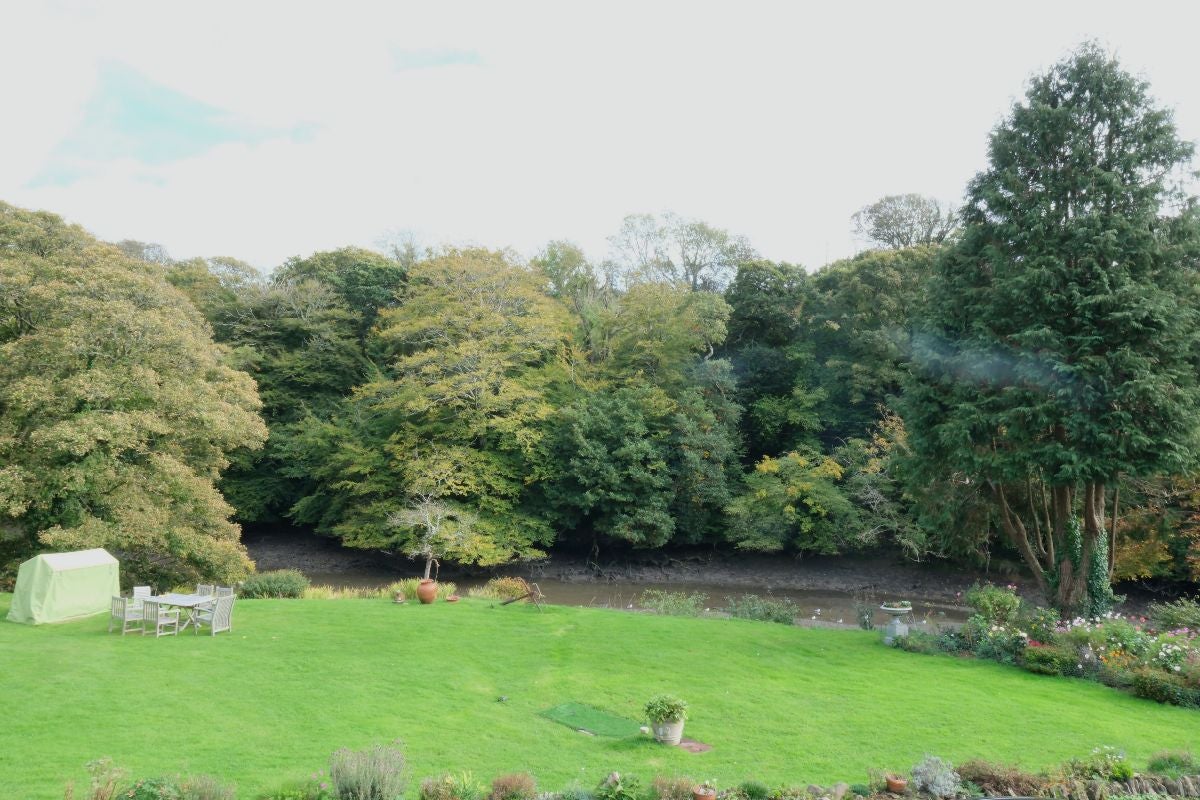 House Rosevear Bridge in Mawgan-In-Meneage