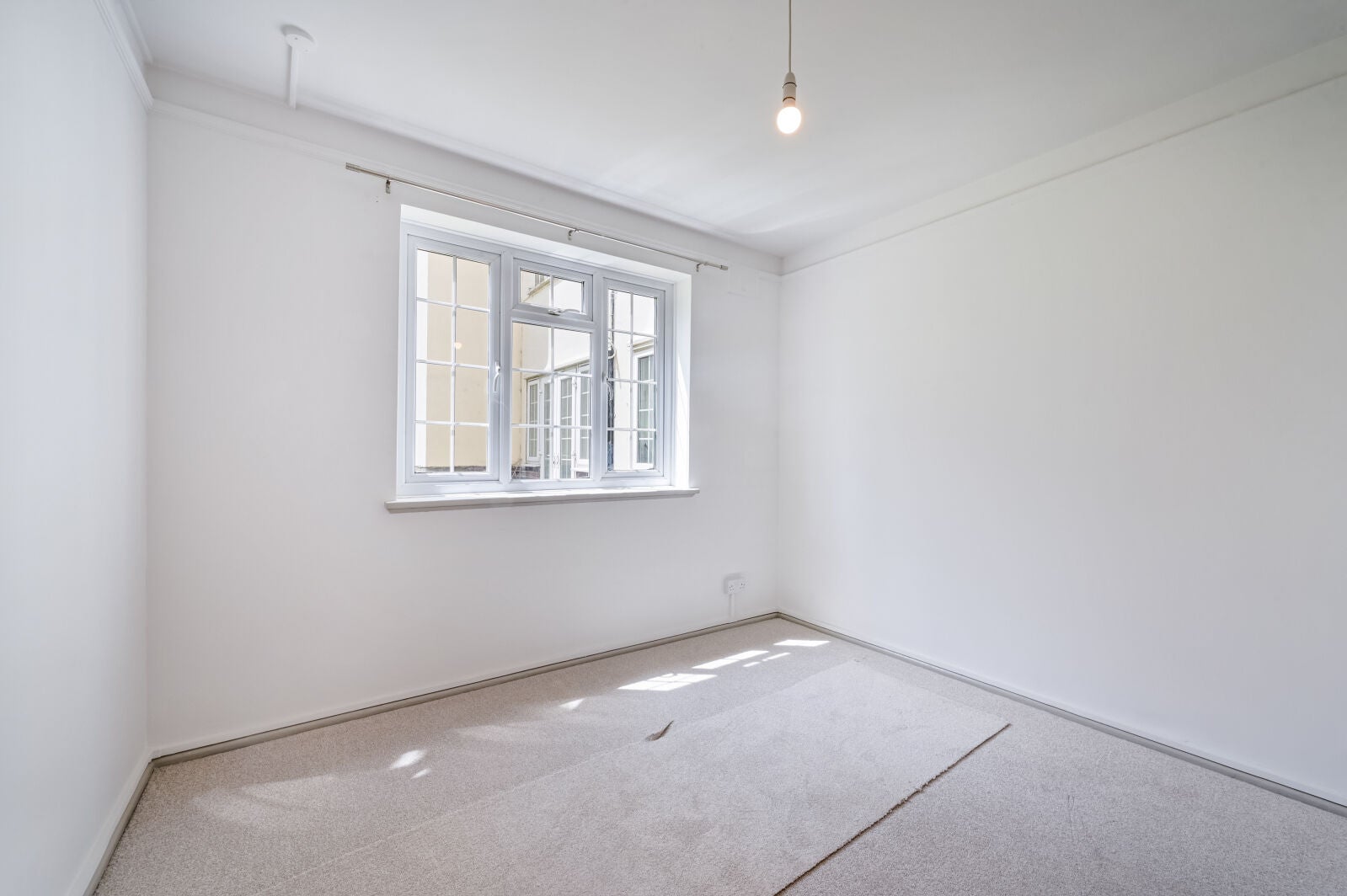 Flat Spencer Road in Greater London