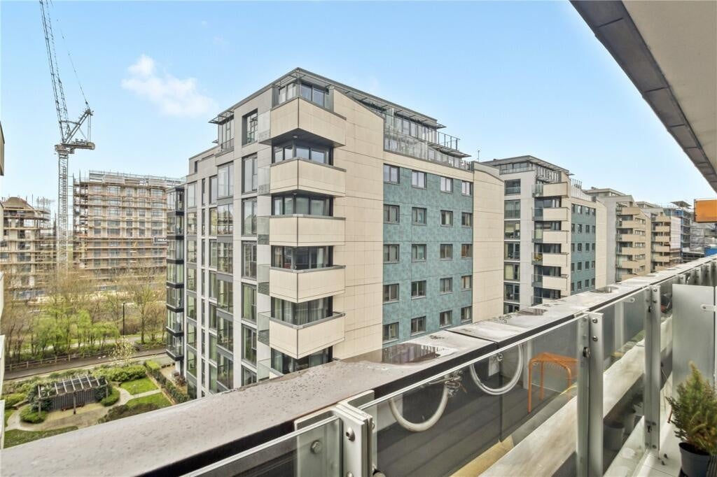 Flat Lebus Street in Greater London