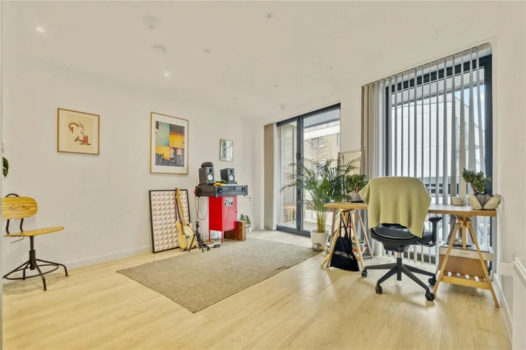 Flat Lebus Street in Greater London