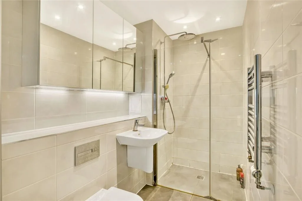 Flat Lebus Street in Greater London