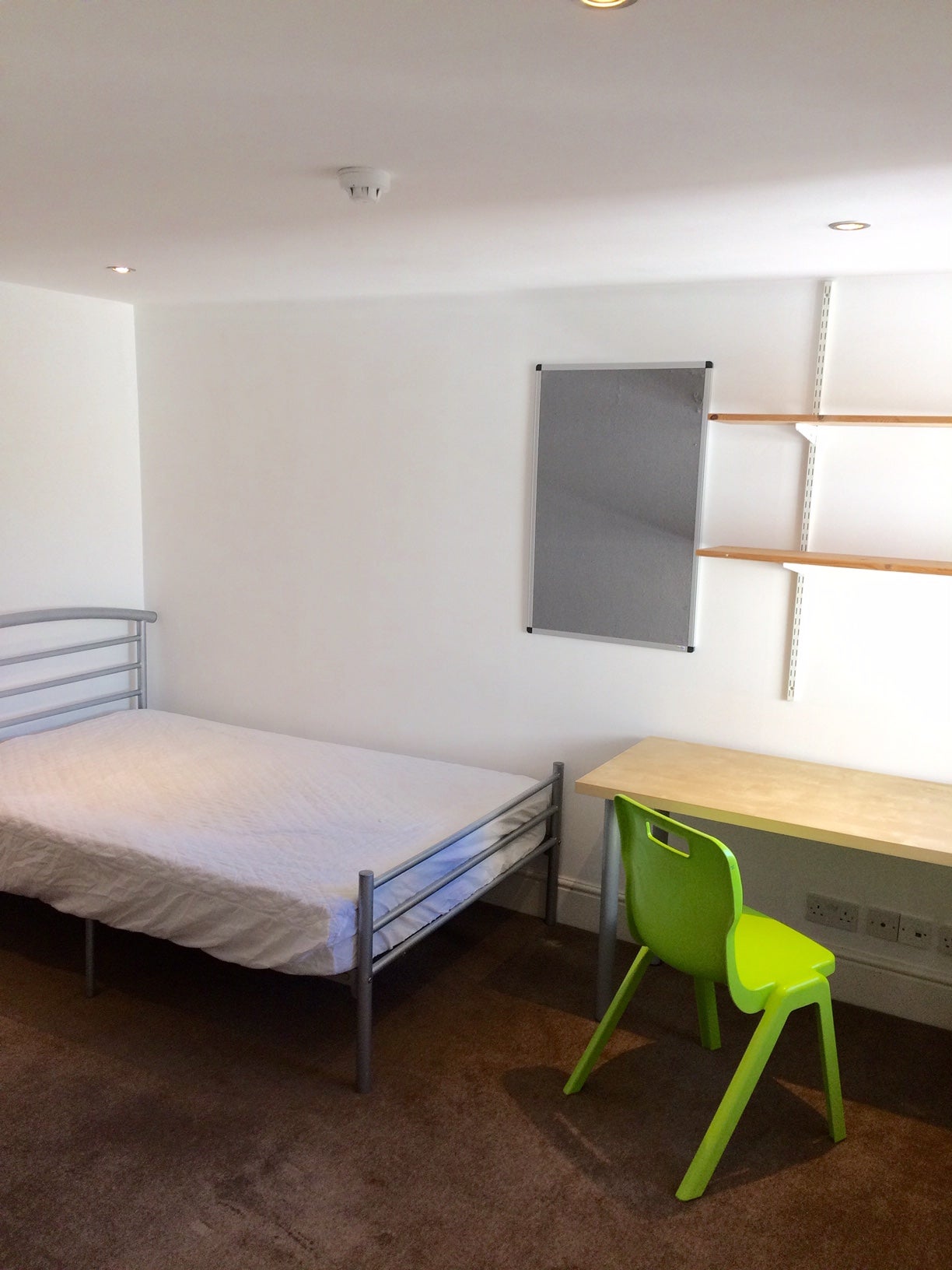 Flat Gristhorpe Road in Birmingham