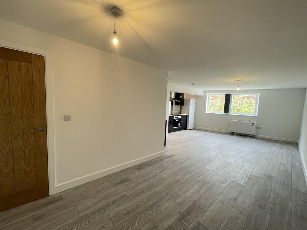 Flat Wellington Way in Waterlooville