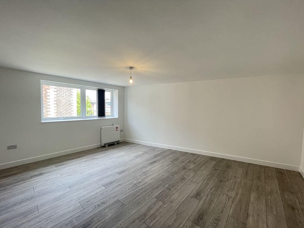 Flat Wellington Way in Waterlooville