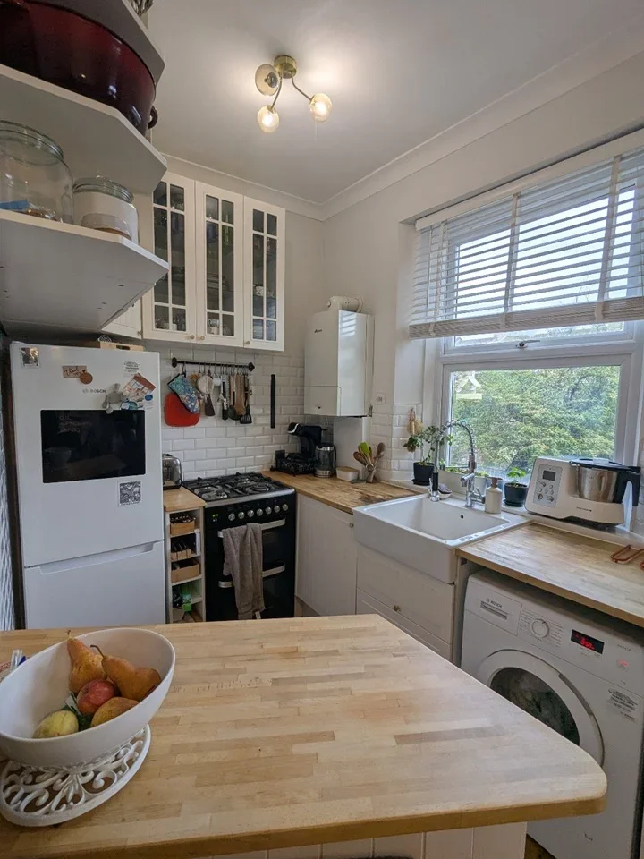Flat Mount Pleasant Road in Greater London
