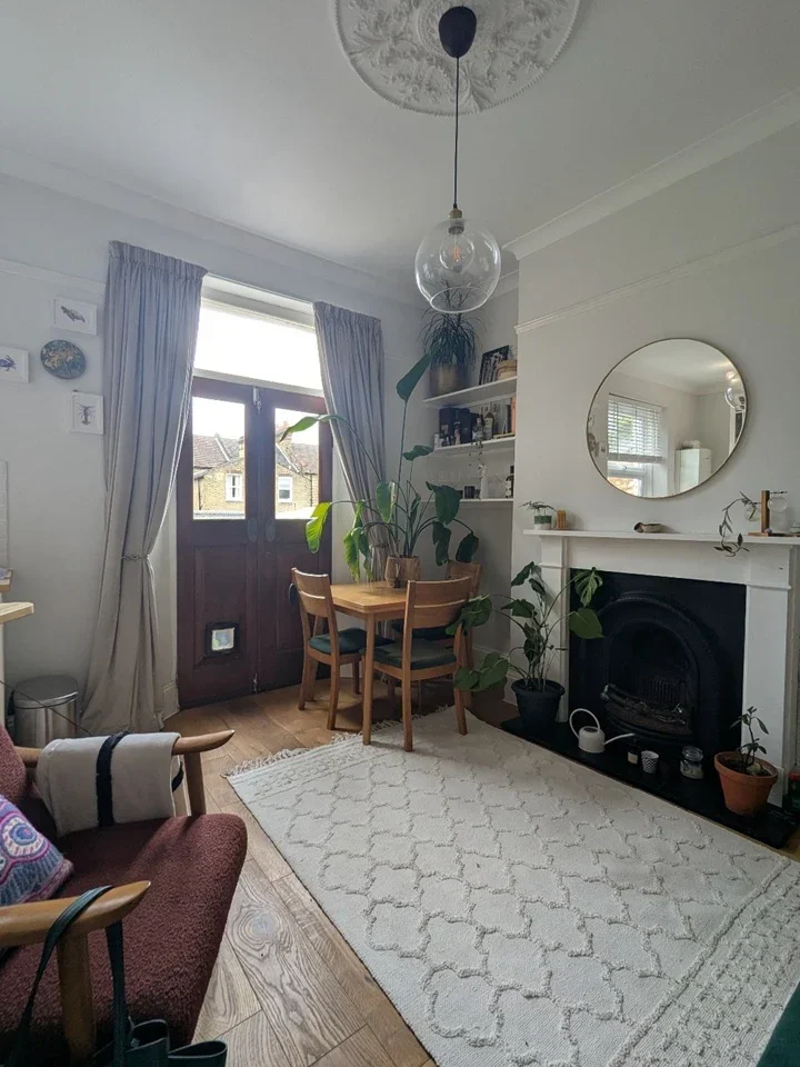 Flat Mount Pleasant Road in Greater London