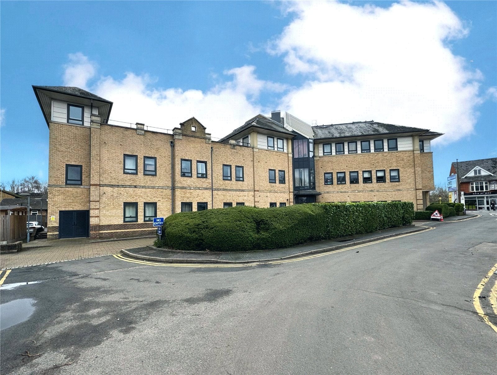 Flat Maybury Close in Surrey Heath