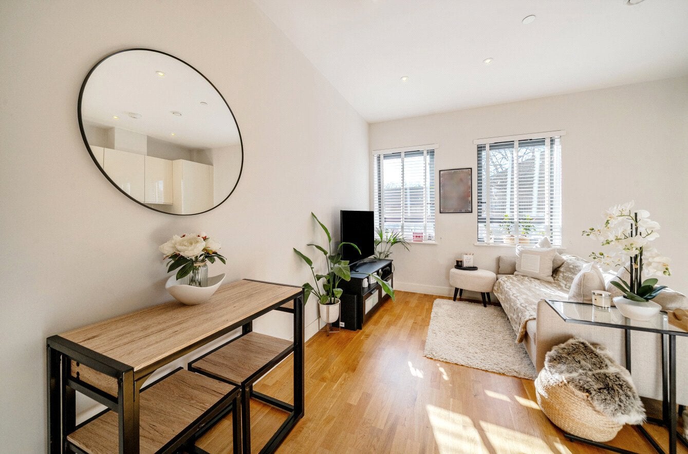 Flat Maybury Close in Surrey Heath