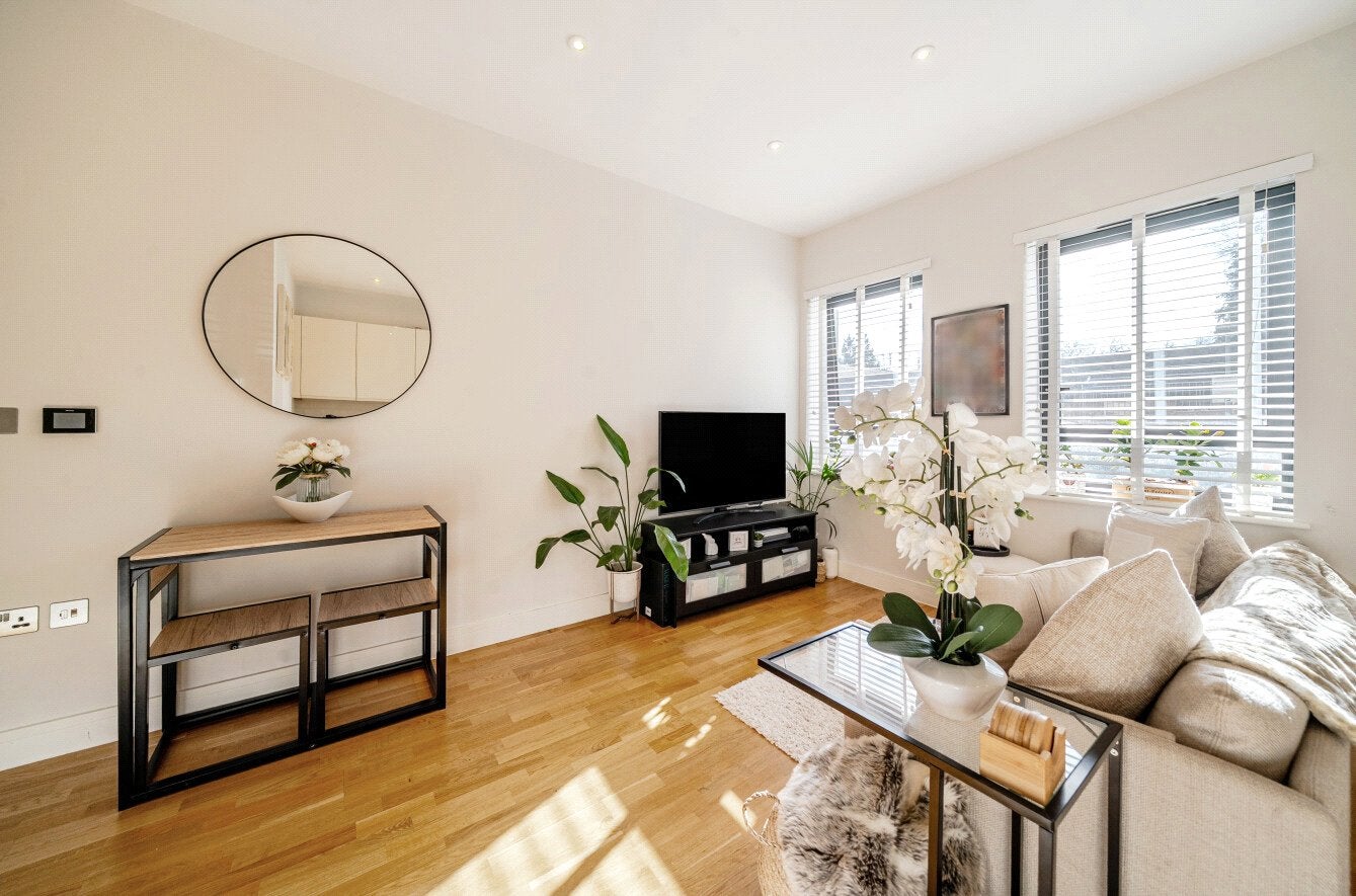 Flat Maybury Close in Surrey Heath