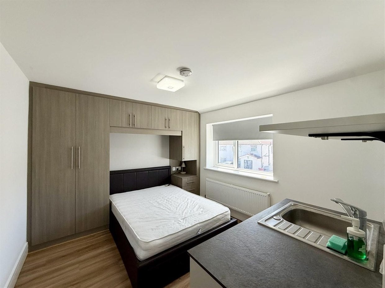 Room Baylis Road in Slough