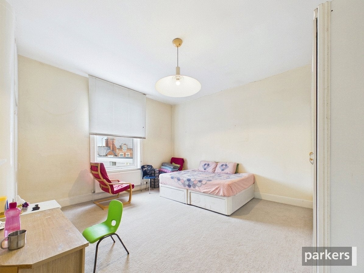 Flat Ormsby Street in Reading
