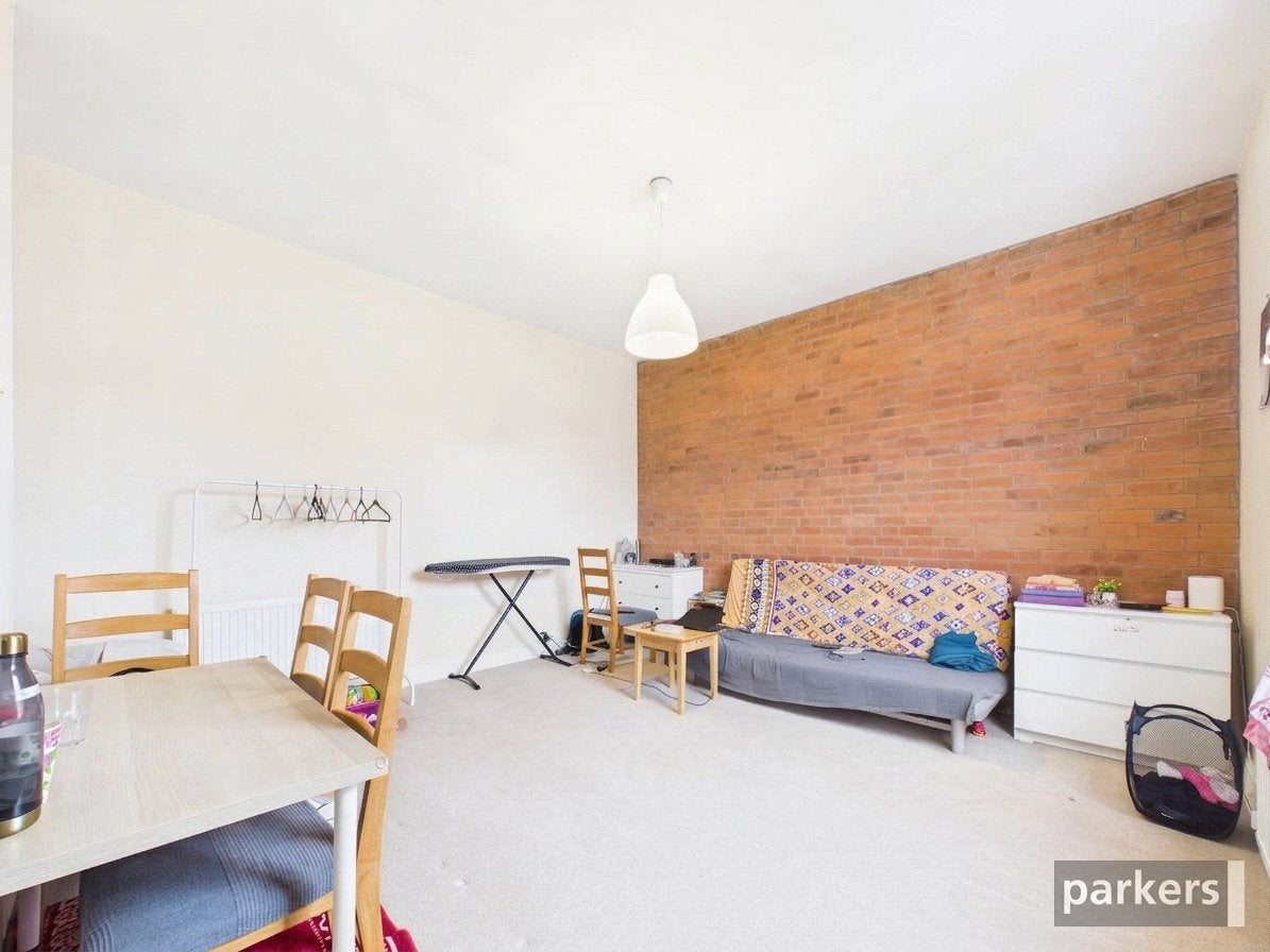 Flat Ormsby Street in Reading