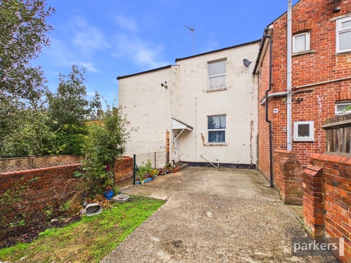 Flat Ormsby Street in Reading