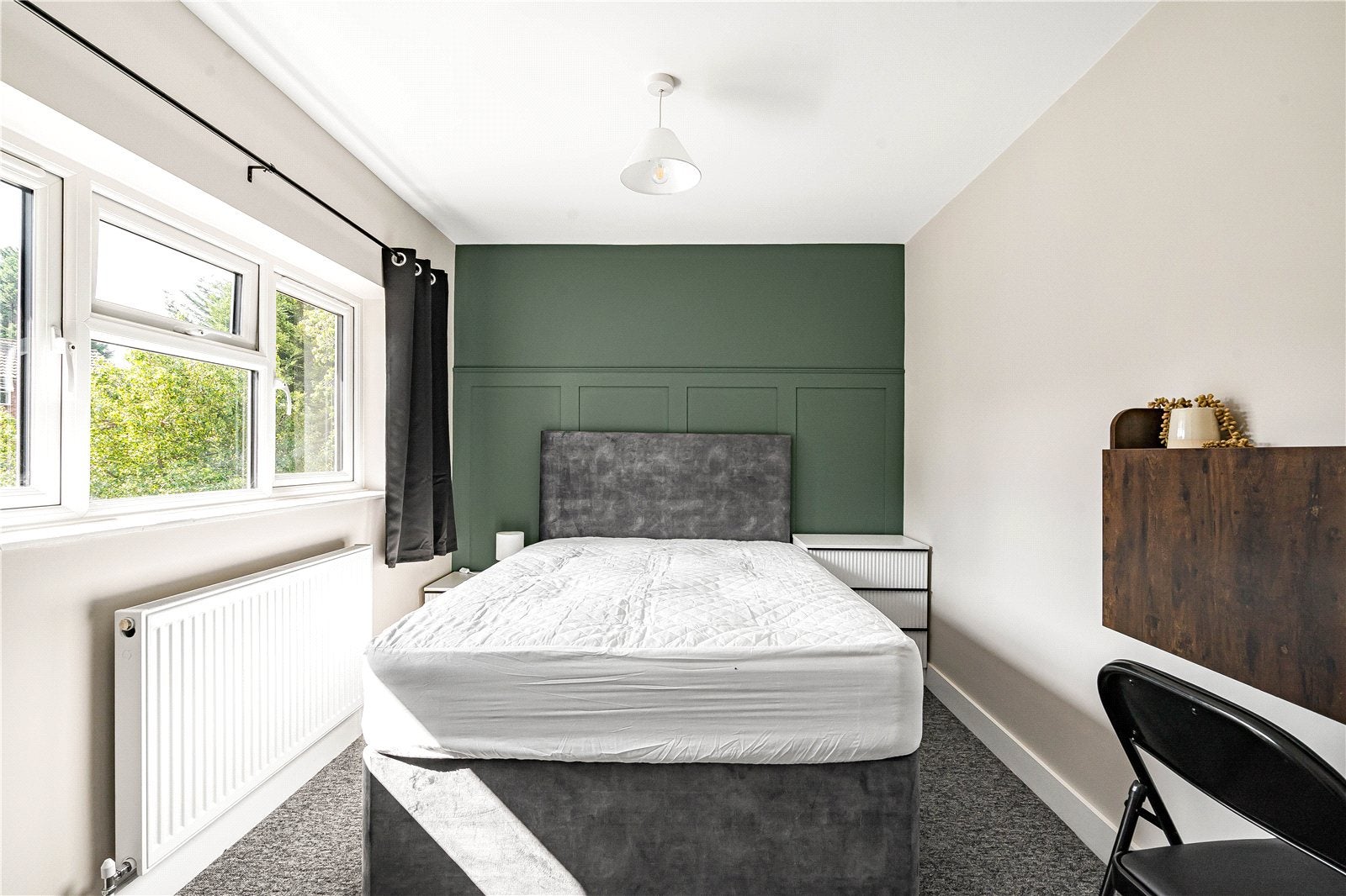 Room Dunmore in Guildford