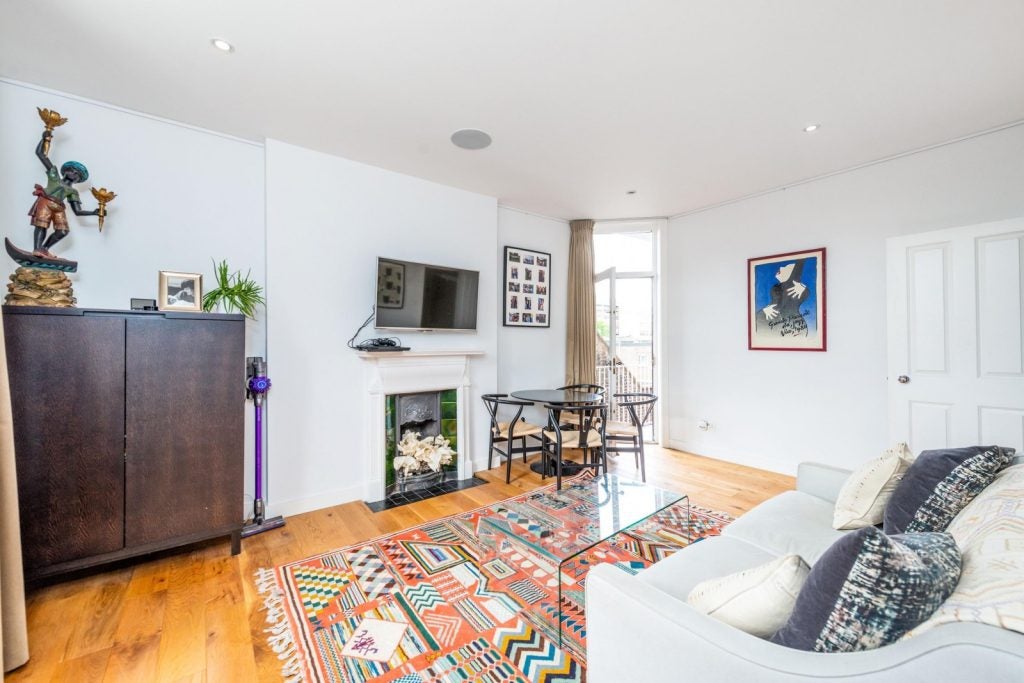 Flat Camera Place in Greater London