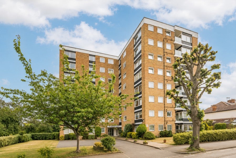 Flat Grove Road in Greater London