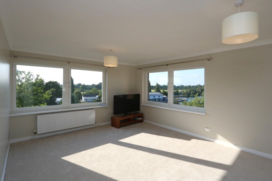Flat Grove Road in Greater London