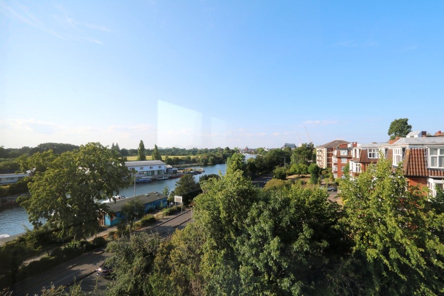 Flat Grove Road in Greater London