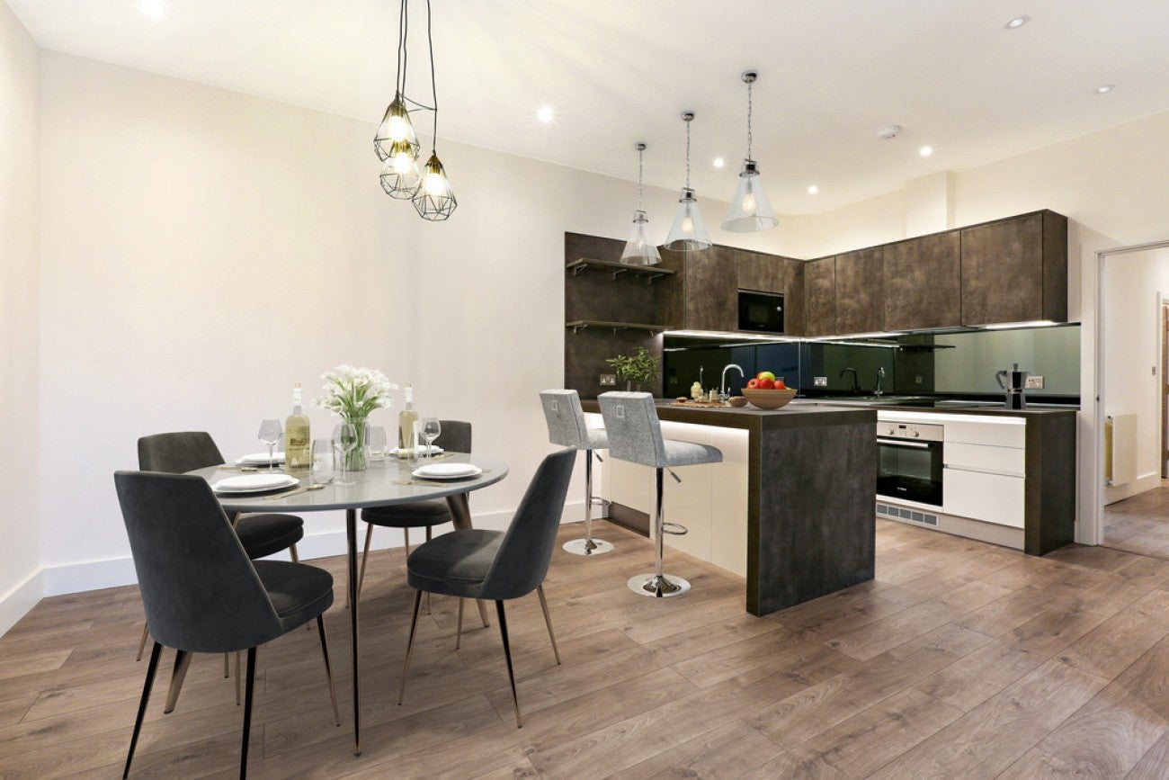 Flat Commercial Road in Greater London