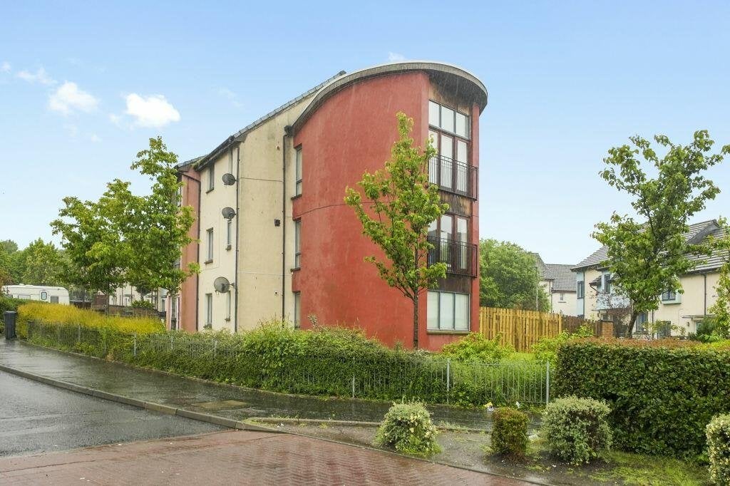 Flat Craigmillar Castle Road in City of Edinburgh
