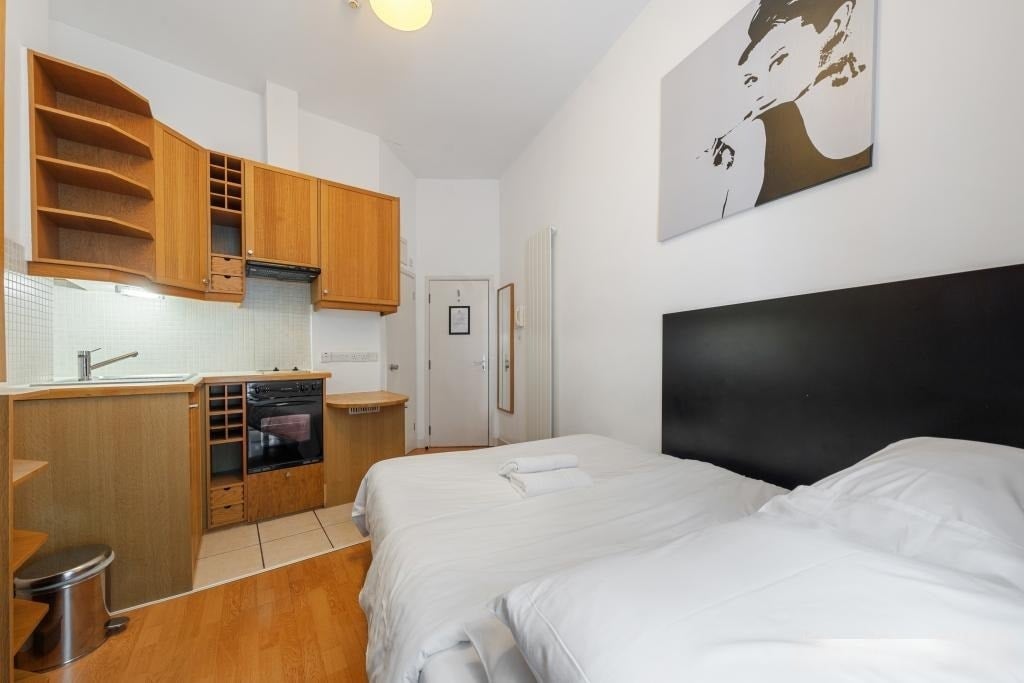 Flat Mabledon Place in Greater London