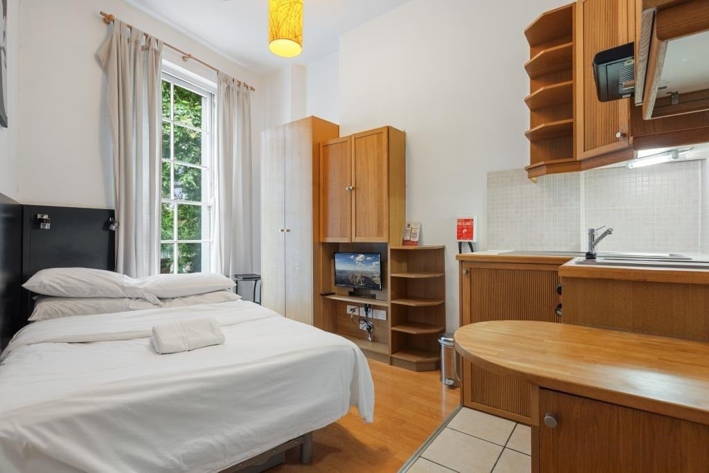 Flat Mabledon Place in Greater London