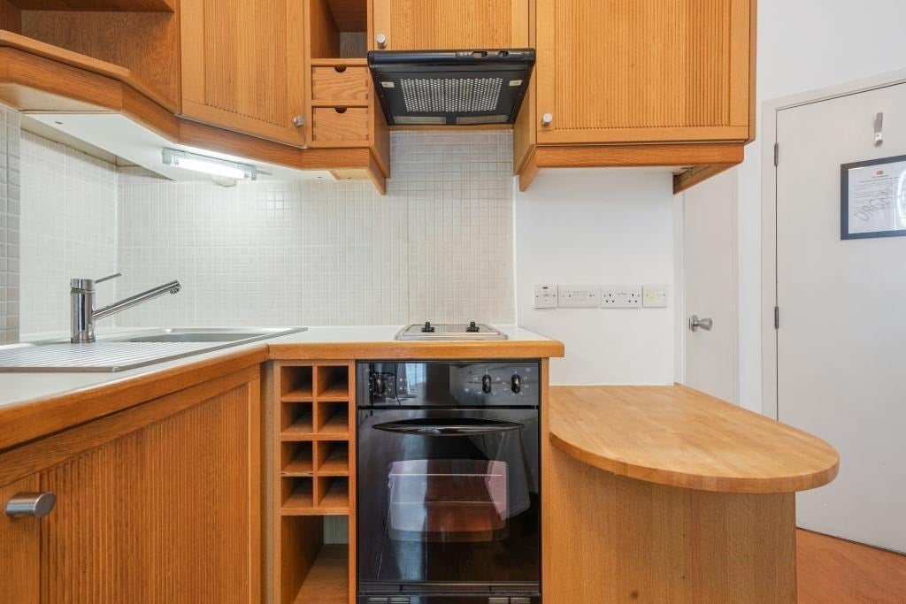 Flat Mabledon Place in Greater London