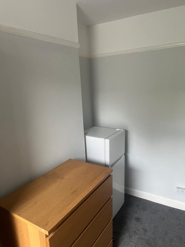 Room Shaftesbury Road in Greater London