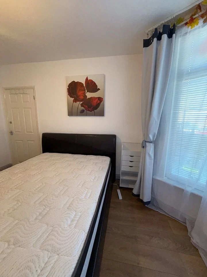 Room Milton Road in Grays