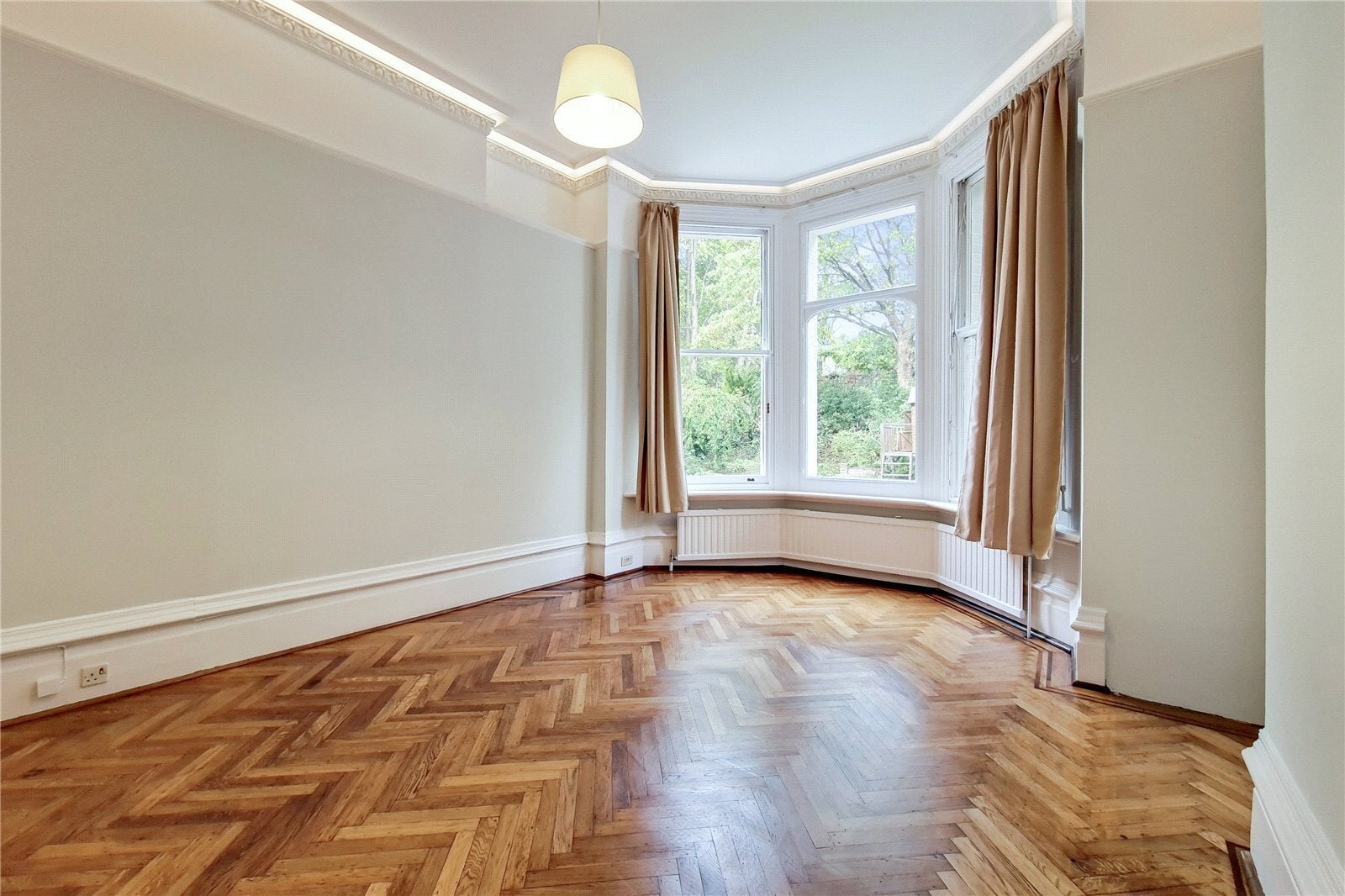 Flat Netherhall Gardens in Greater London