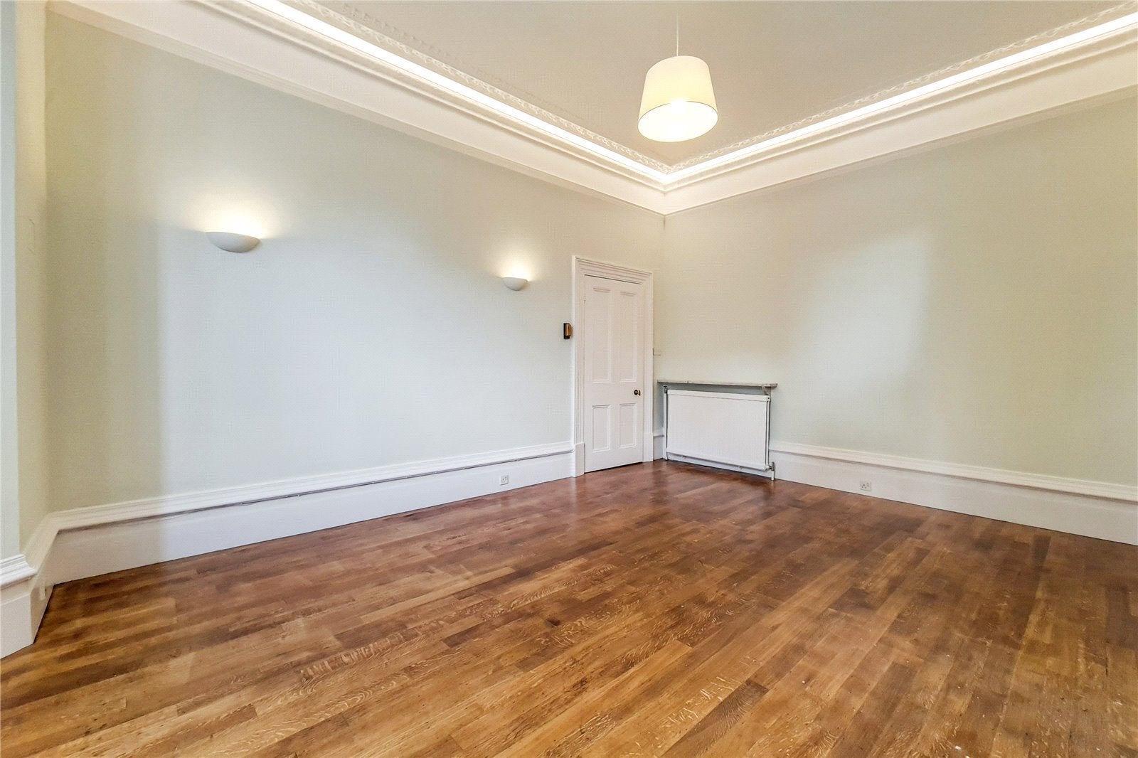 Flat Netherhall Gardens in Greater London