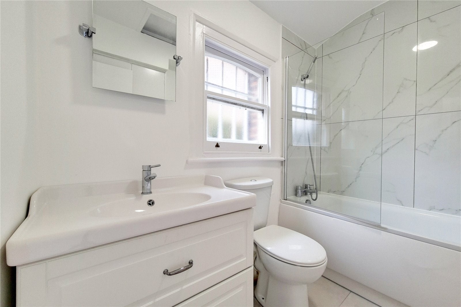 Flat Netherhall Gardens in Greater London