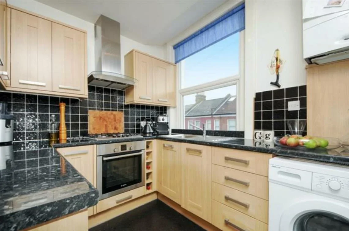 Flat Romberg Road in Greater London