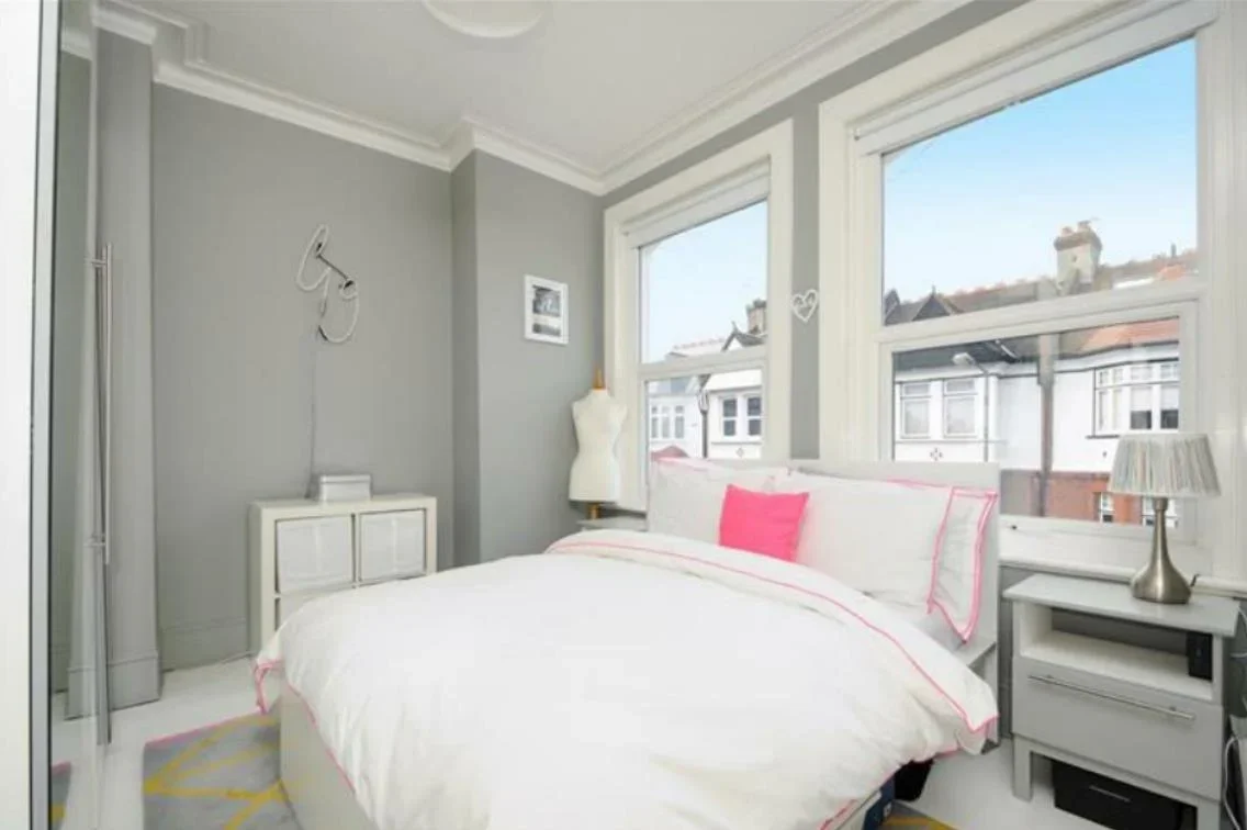 Flat Romberg Road in Greater London