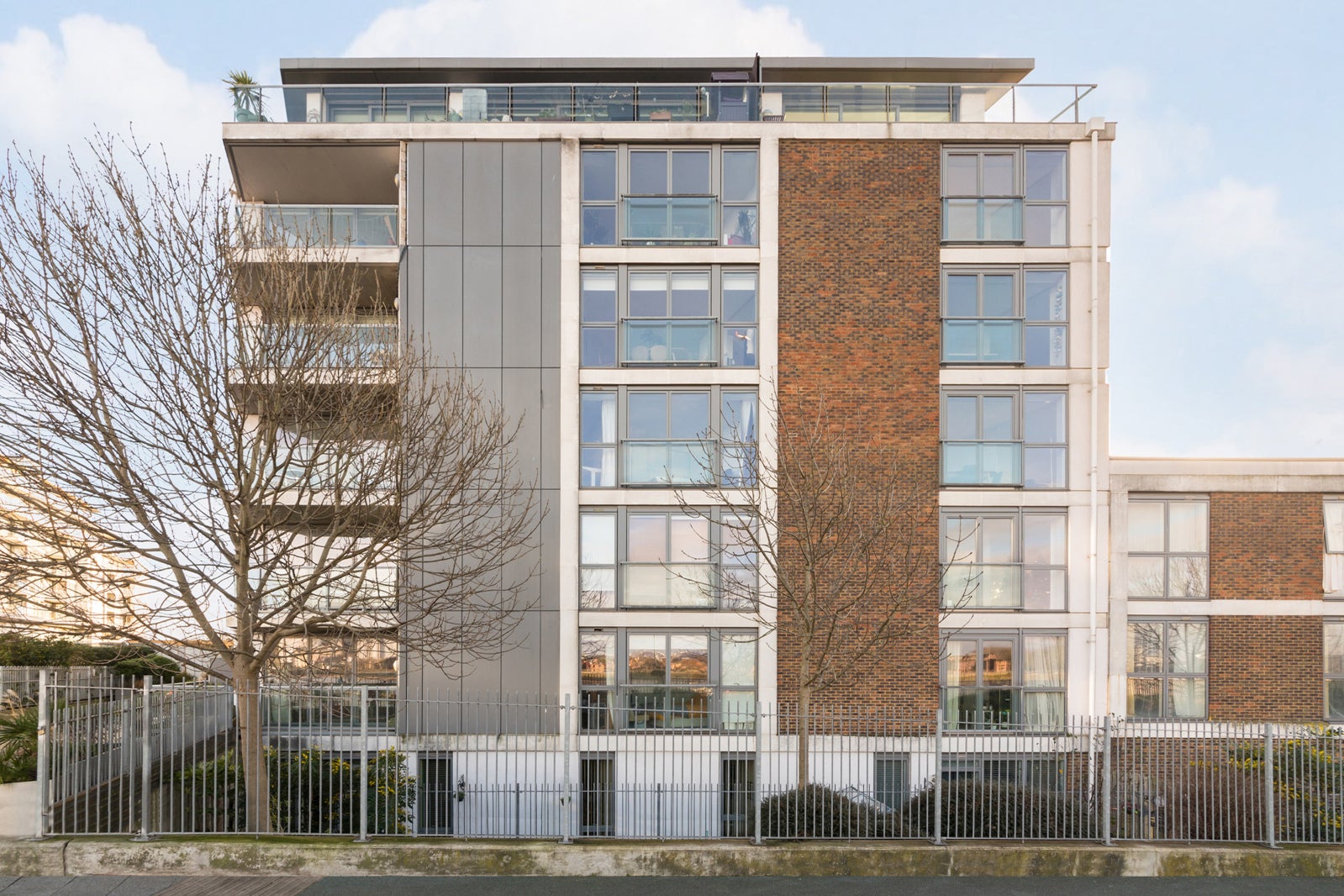 Flat River Gardens Walk in Greater London