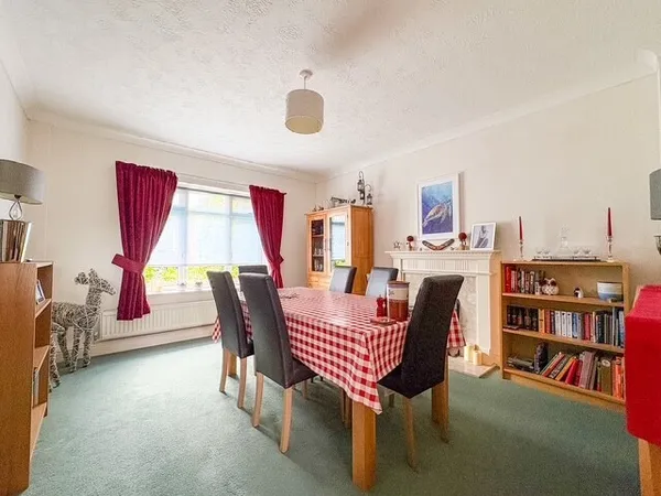 Flat Mayfield Lane in Wealden