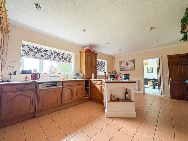 Flat Mayfield Lane in Wealden