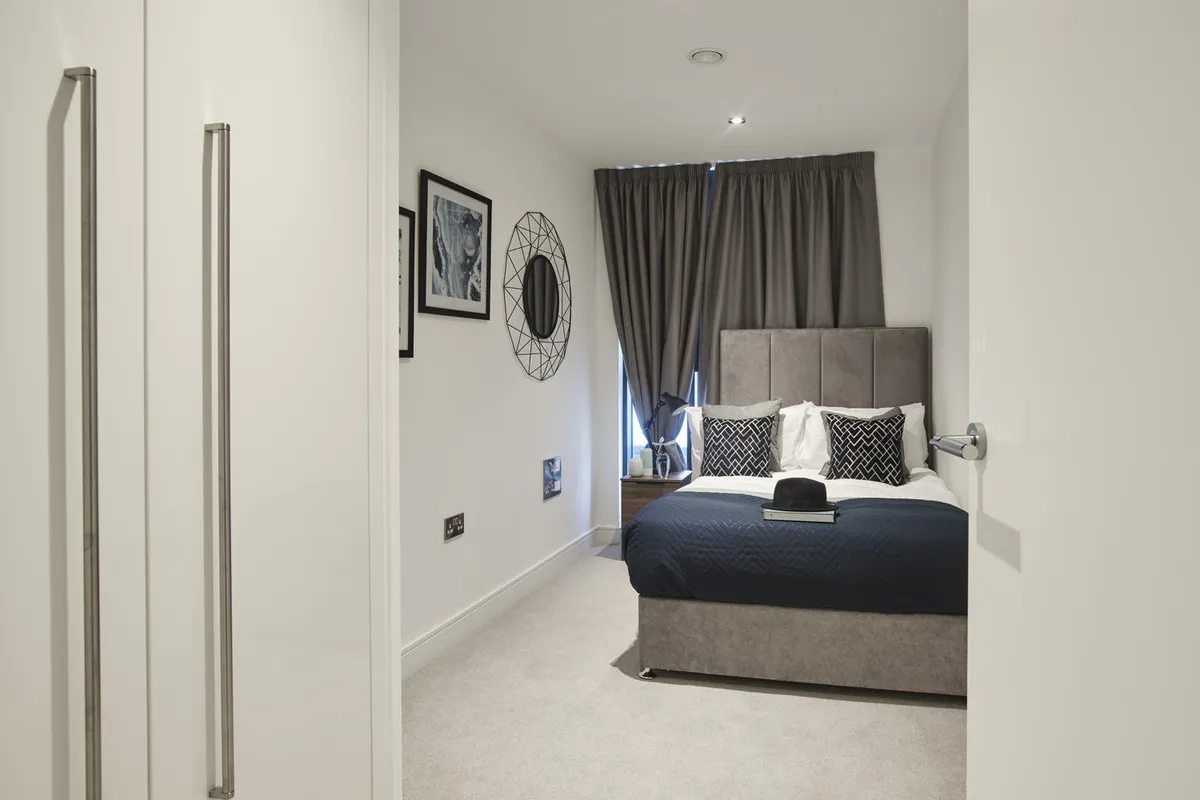 Flat Curtis Lane in Greater London