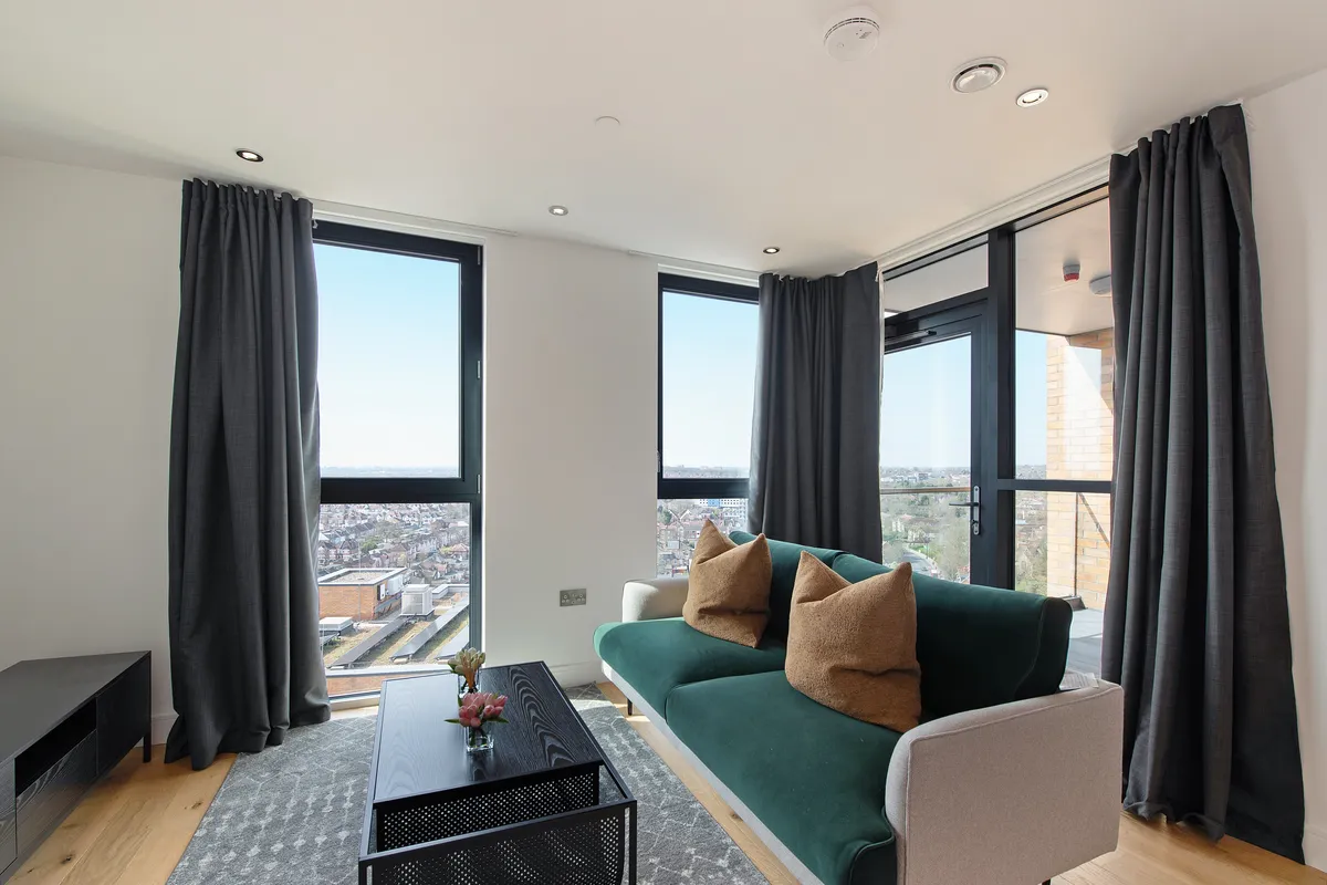 Flat Curtis Lane in Greater London