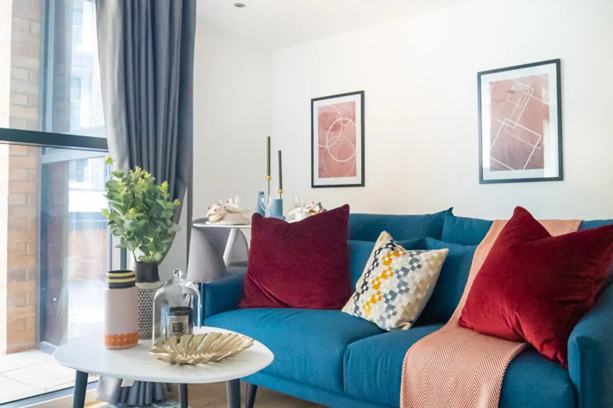 Flat Curtis Lane in Greater London