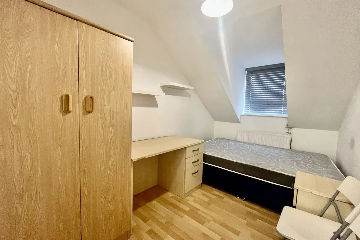 Flat Derwentwater Grove in Leeds