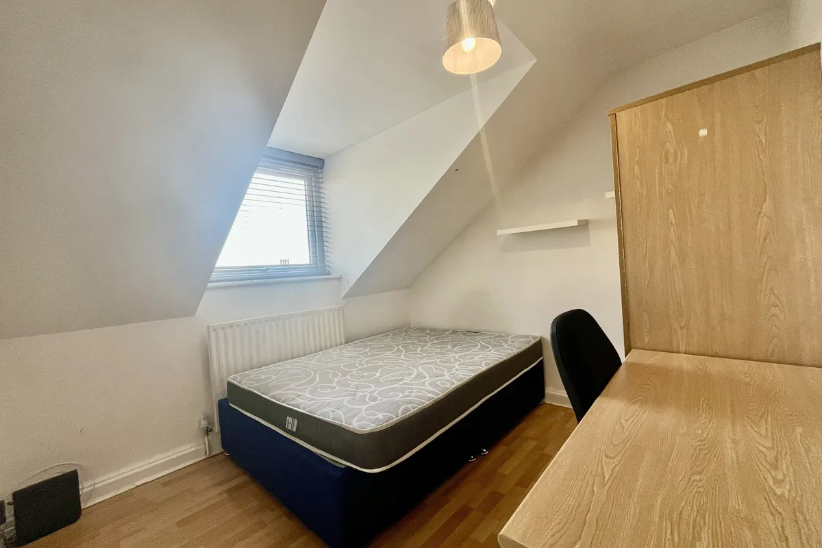 Flat Derwentwater Grove in Leeds