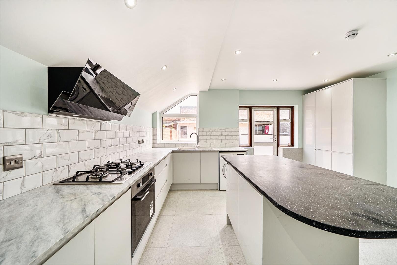 Flat Beaconsfield Road in Greater London