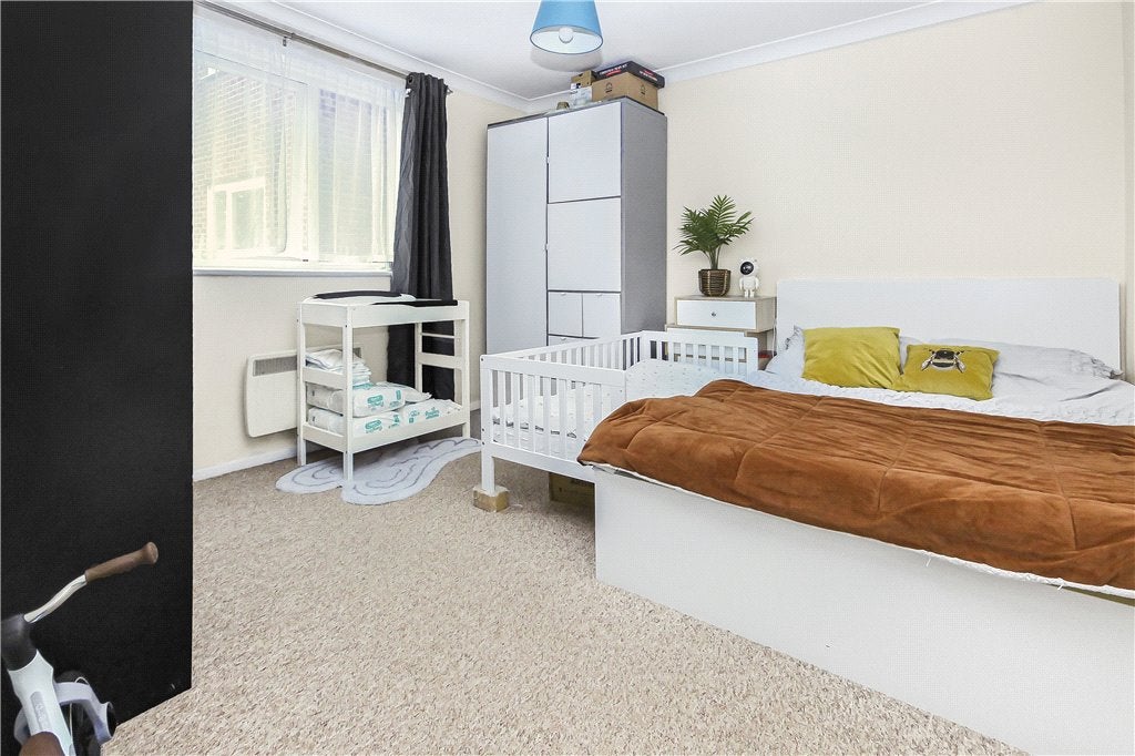 Flat Staines Road West in Borough of Spelthorne