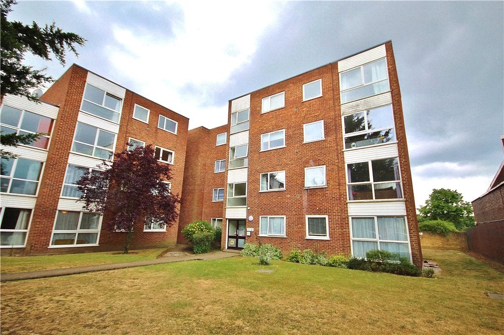 Flat Staines Road West in Borough of Spelthorne