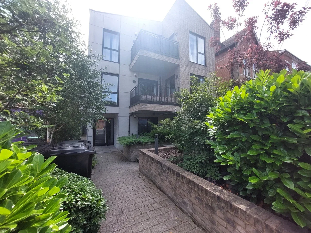Flat South Park Hill Road in Greater London