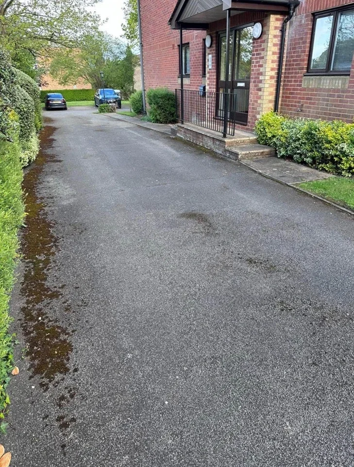 Flat Claremont Avenue in Woking