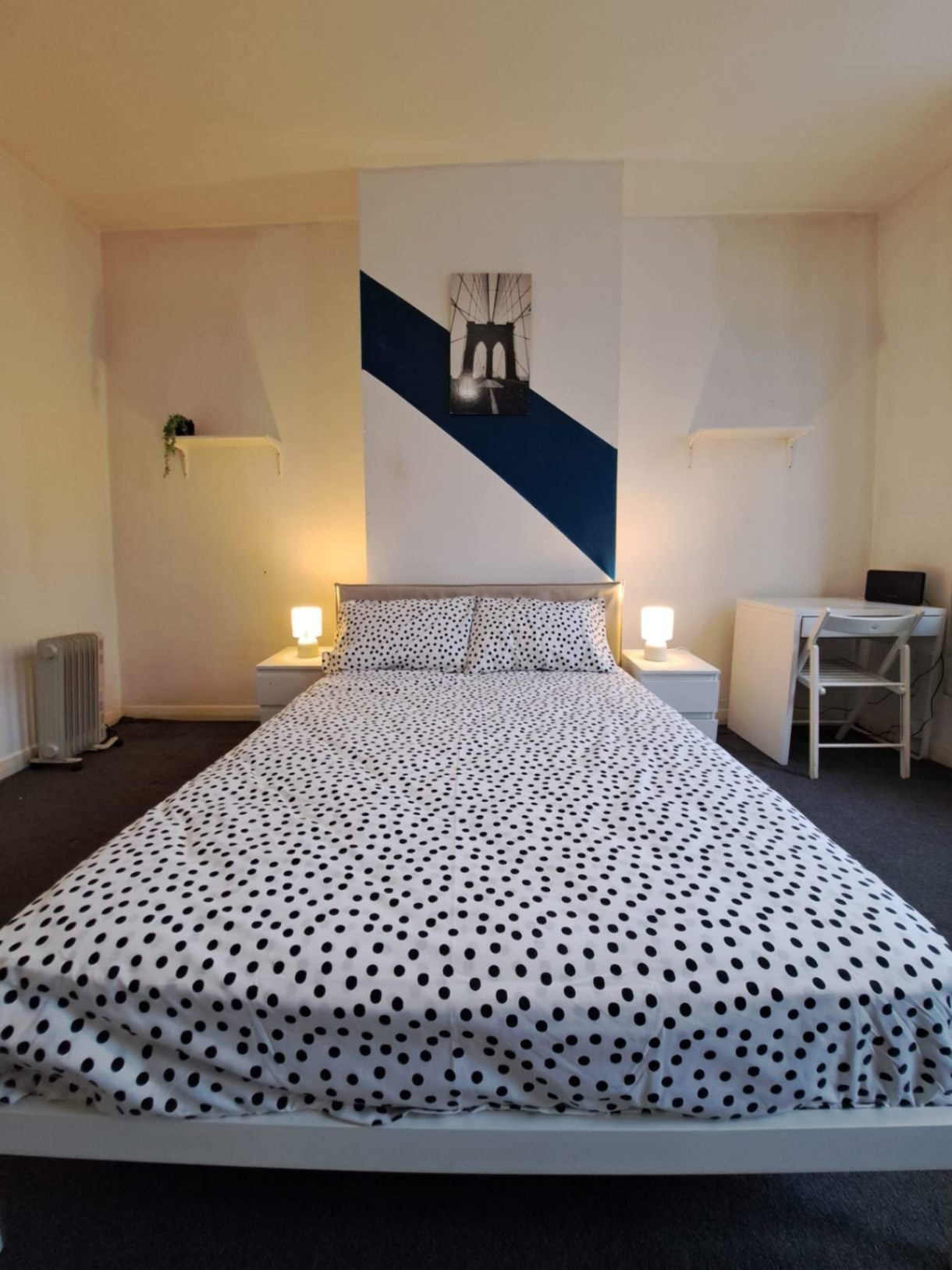 Room Mile End Road in Greater London